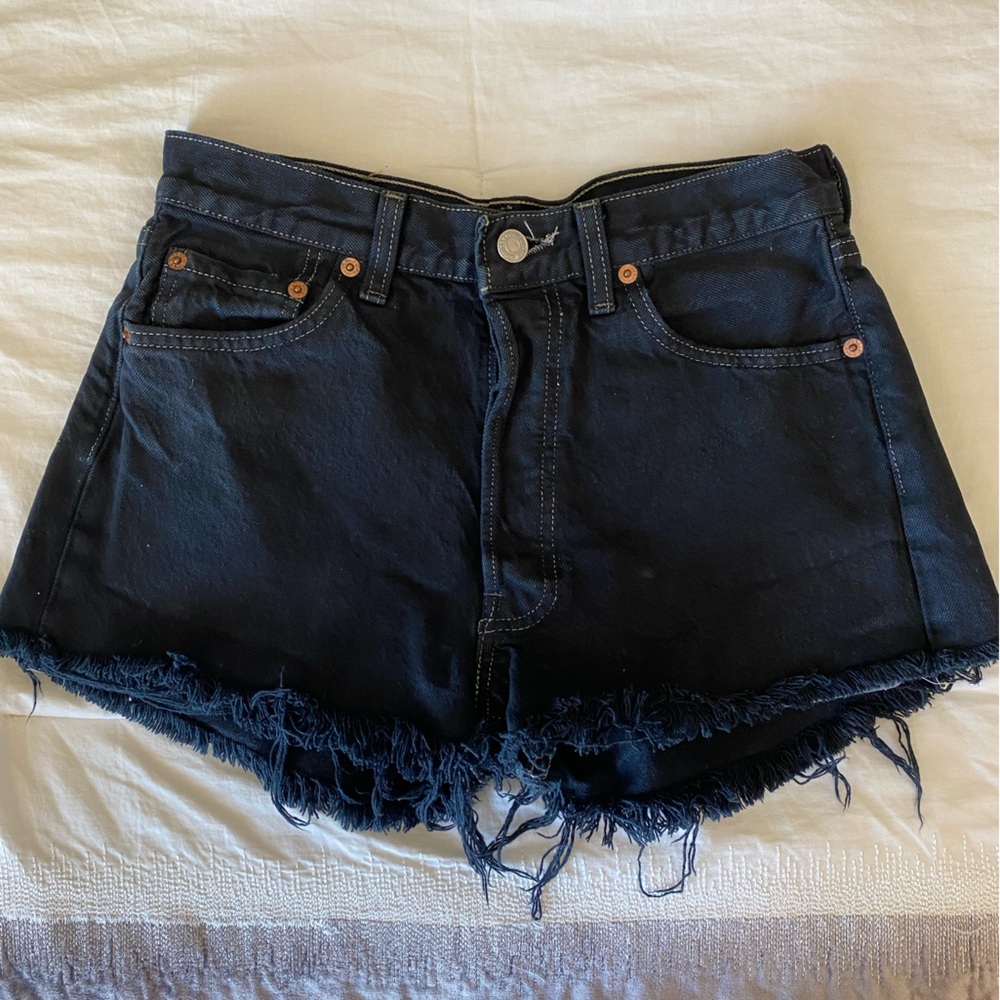 LEVIS BLACK SHORTS